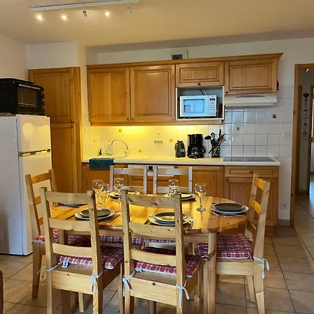 52m², Terrasse, Parking, Coeur De Samoens, & Commerces Proches - Fr-1-624-19