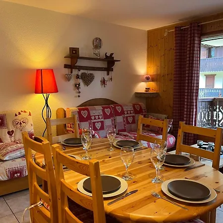 52m², Terrasse, Parking, Coeur De Samoens, & Commerces Proches - Fr-1-624-19 Apartment *