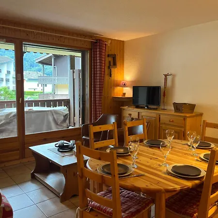 52m², Terrasse, Parking, Coeur De Samoens, & Commerces Proches - Fr-1-624-19 Apartment *
